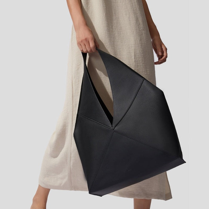 Yee Si - V-Bag - Designer Foldable Leather Shoulder Bag - Black