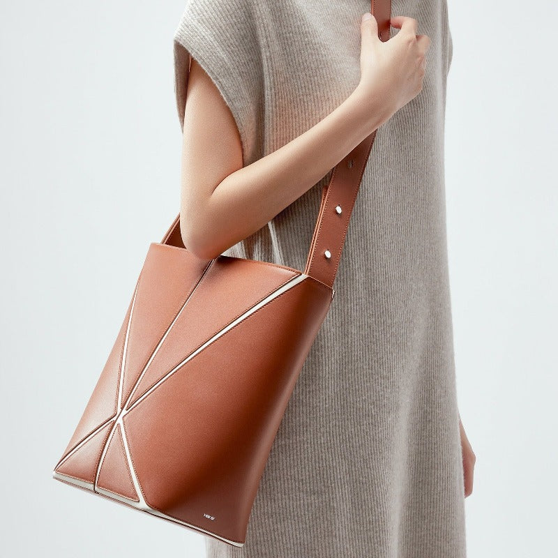 Bucket Medium Shoulder Bag - Umber/White