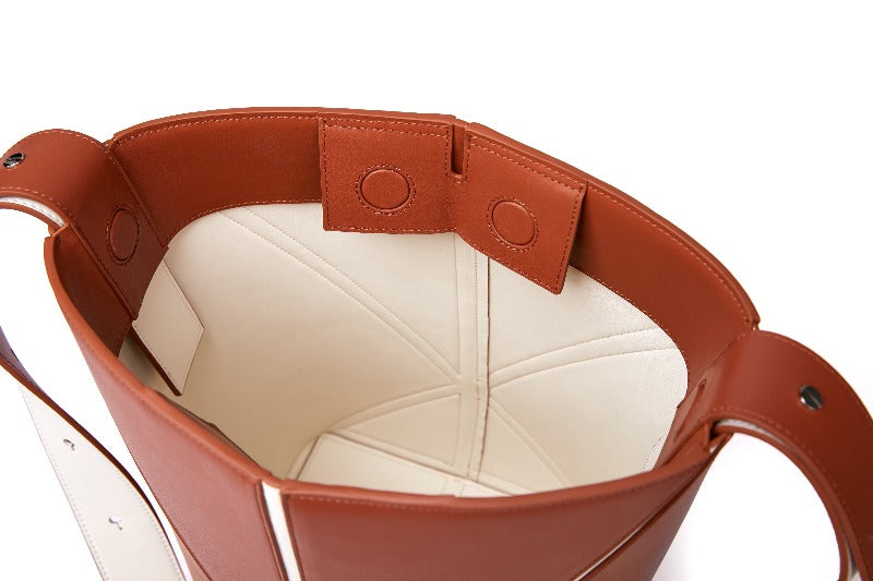 Bucket Medium Shoulder Bag - Umber/White