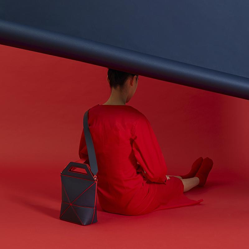 YEE SI Facet Medium Tote Bag - Blue / Red 4