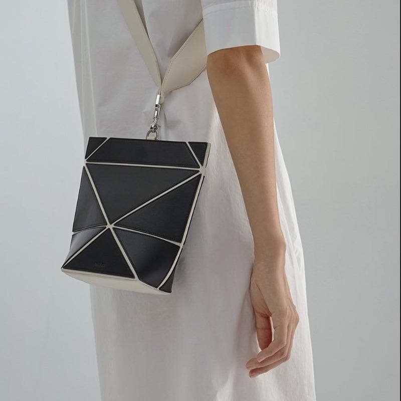 YEE SI Facet Mini Shoulder Bag - Black / White 5
